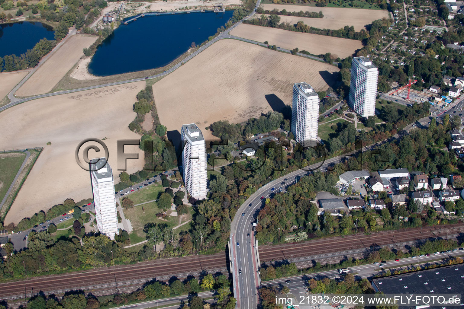 4 High-rise buildings at Froschlache in the district Oggersheim in Ludwigshafen am Rhein in the state Rhineland-Palatinate, Germany