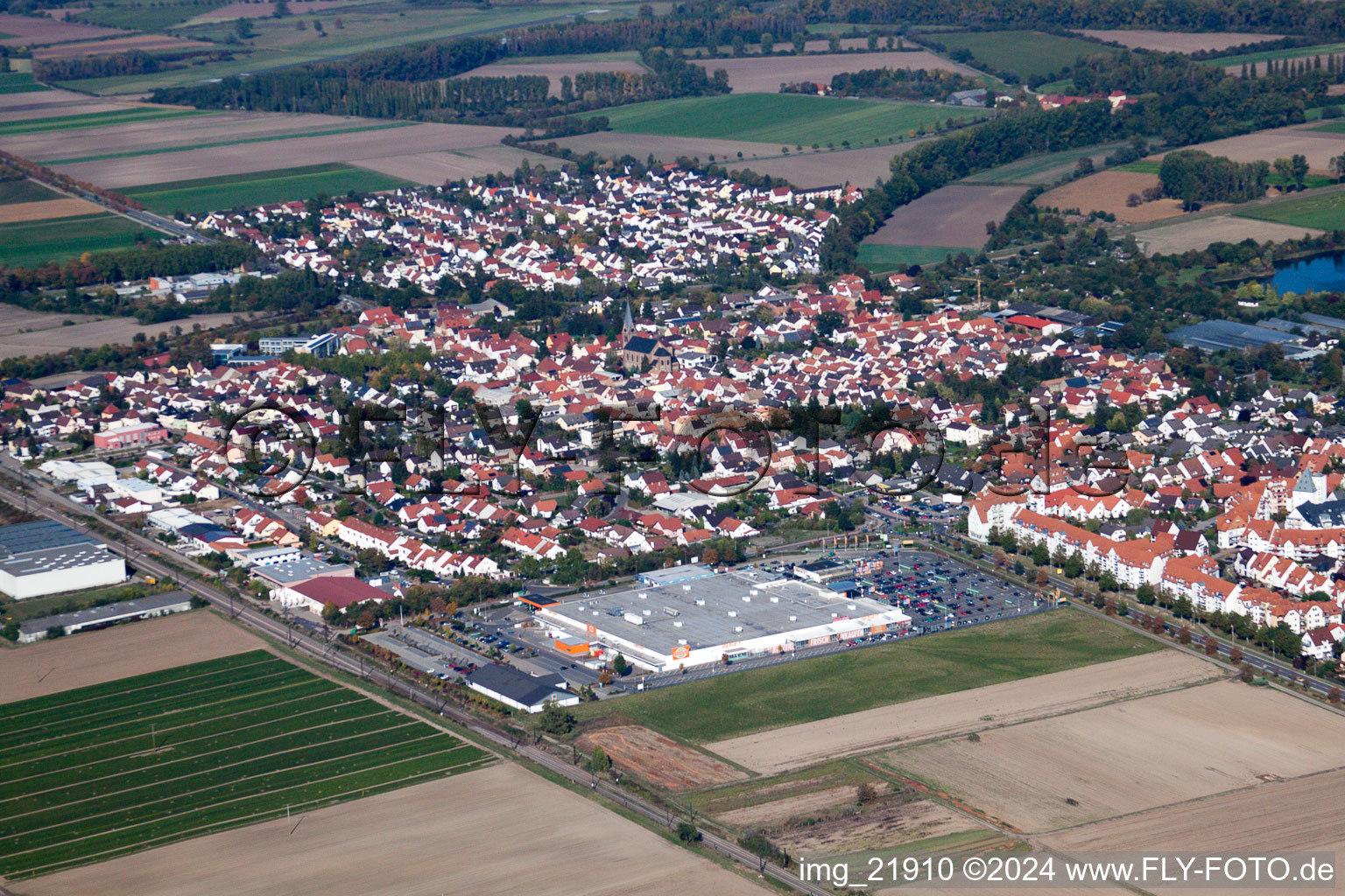 Town View of the streets and houses of the residential areas in Bobenheim-Roxheim in the state Rhineland-Palatinate