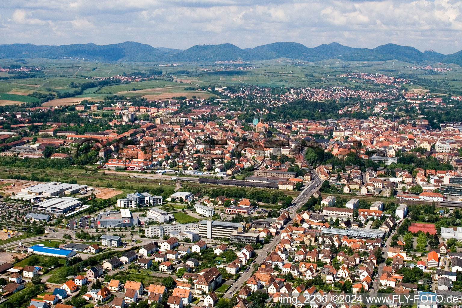 From the east in the district Queichheim in Landau in der Pfalz in the state Rhineland-Palatinate, Germany