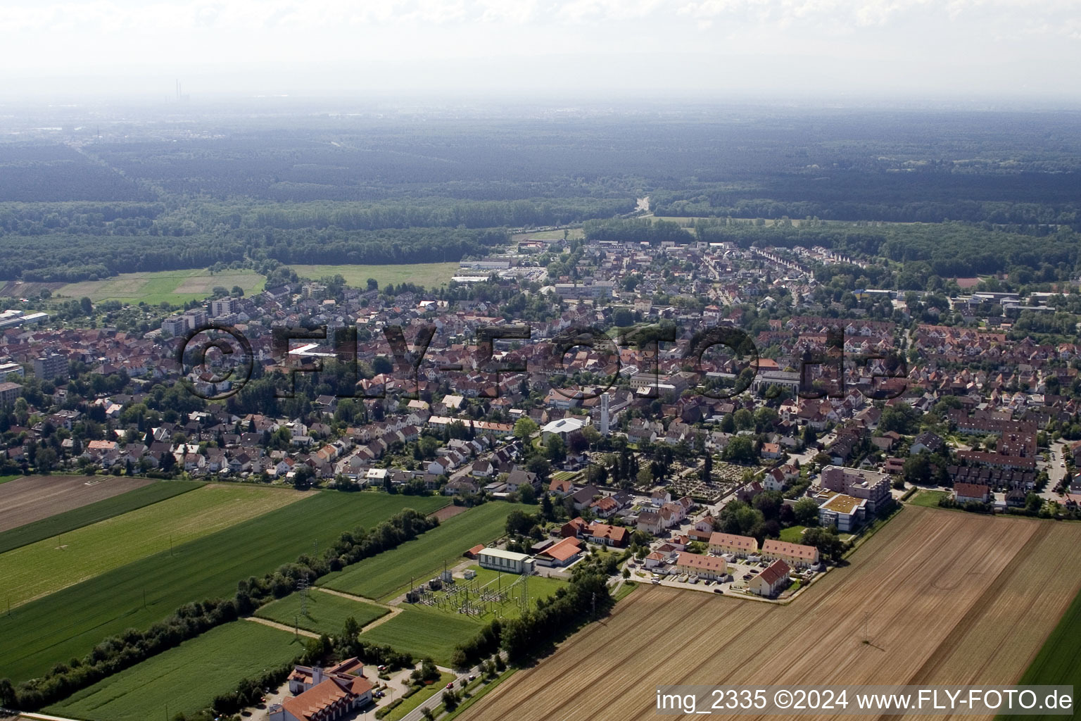 From the north in Kandel in the state Rhineland-Palatinate, Germany