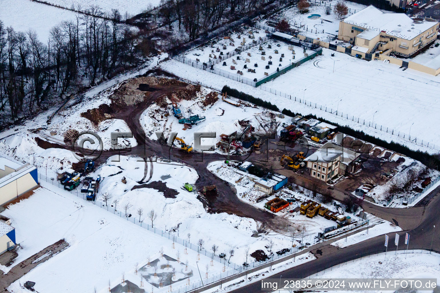 Oblique view of Construction waste recycling Gaudier in the district Minderslachen in Kandel in the state Rhineland-Palatinate, Germany