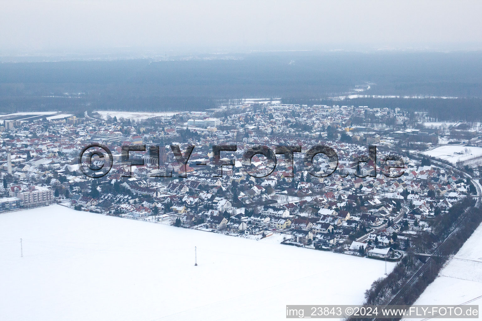 From the northwest in Kandel in the state Rhineland-Palatinate, Germany