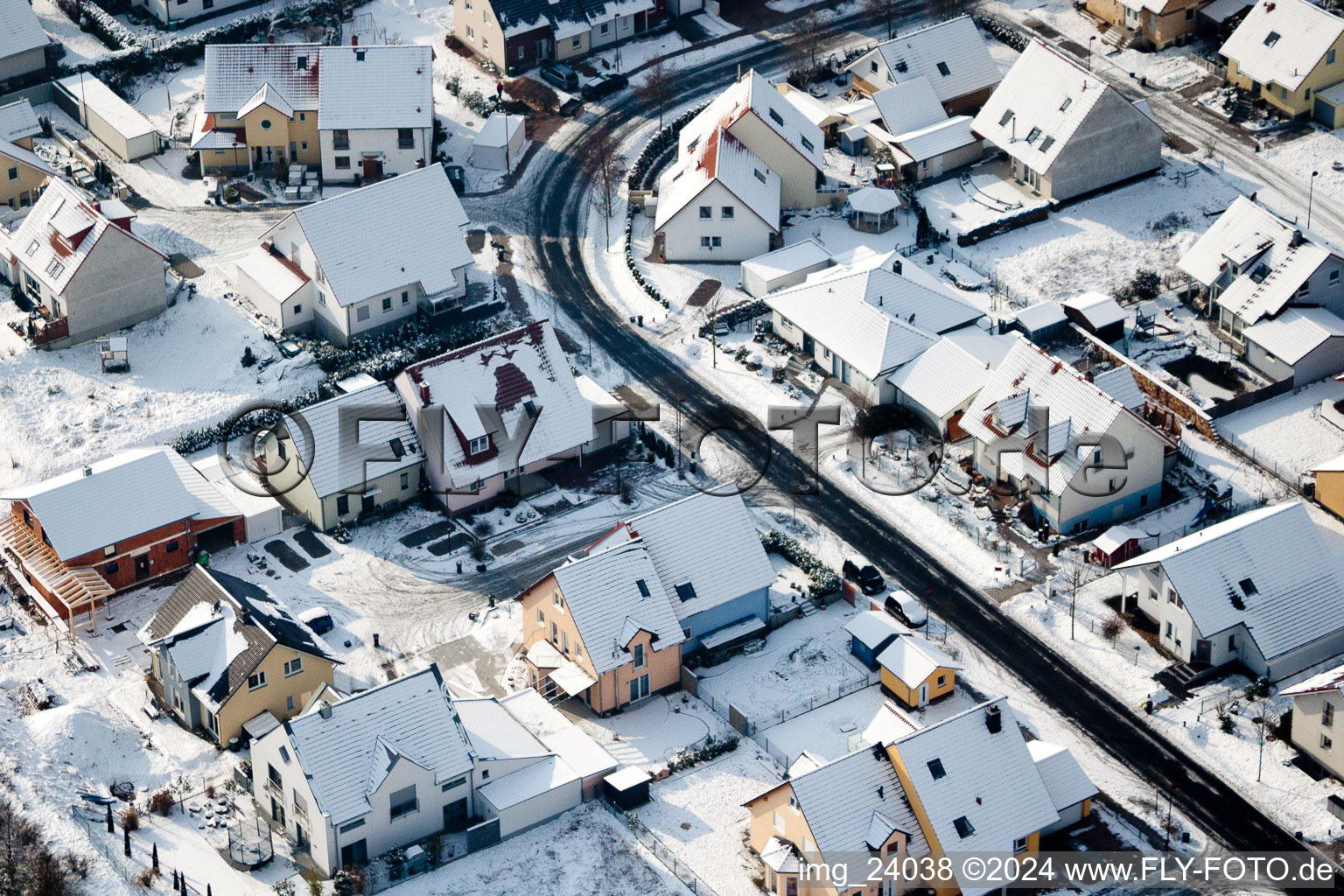 New development area Tongruben in Rheinzabern in the state Rhineland-Palatinate, Germany seen from above