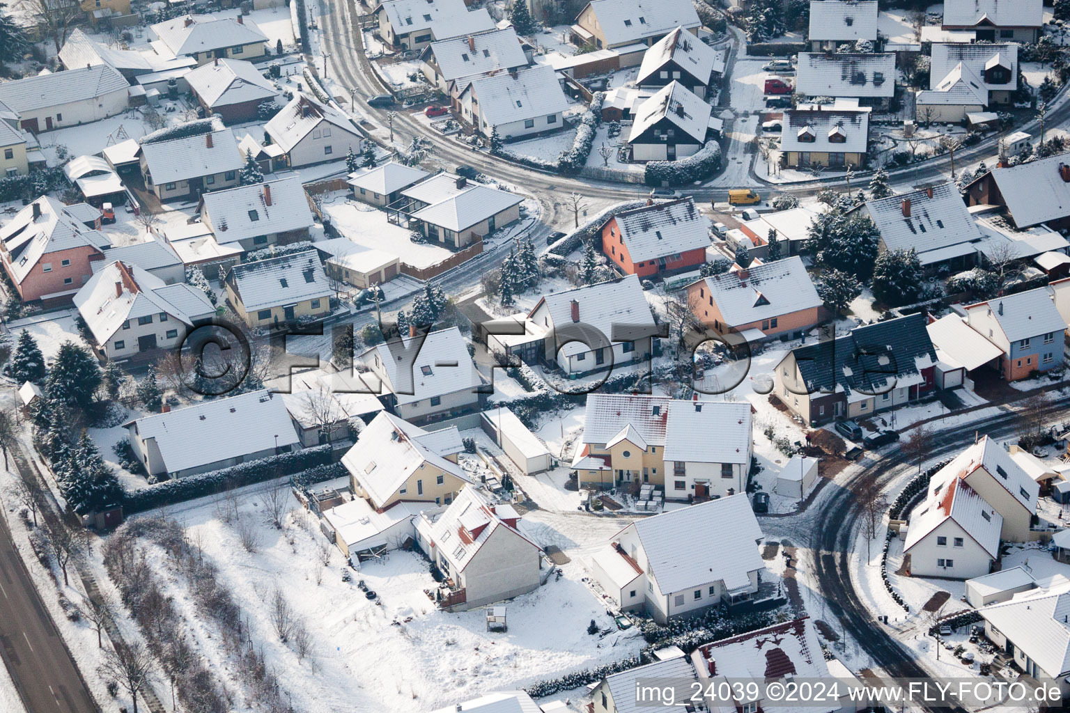 New development area Tongruben in Rheinzabern in the state Rhineland-Palatinate, Germany from the plane