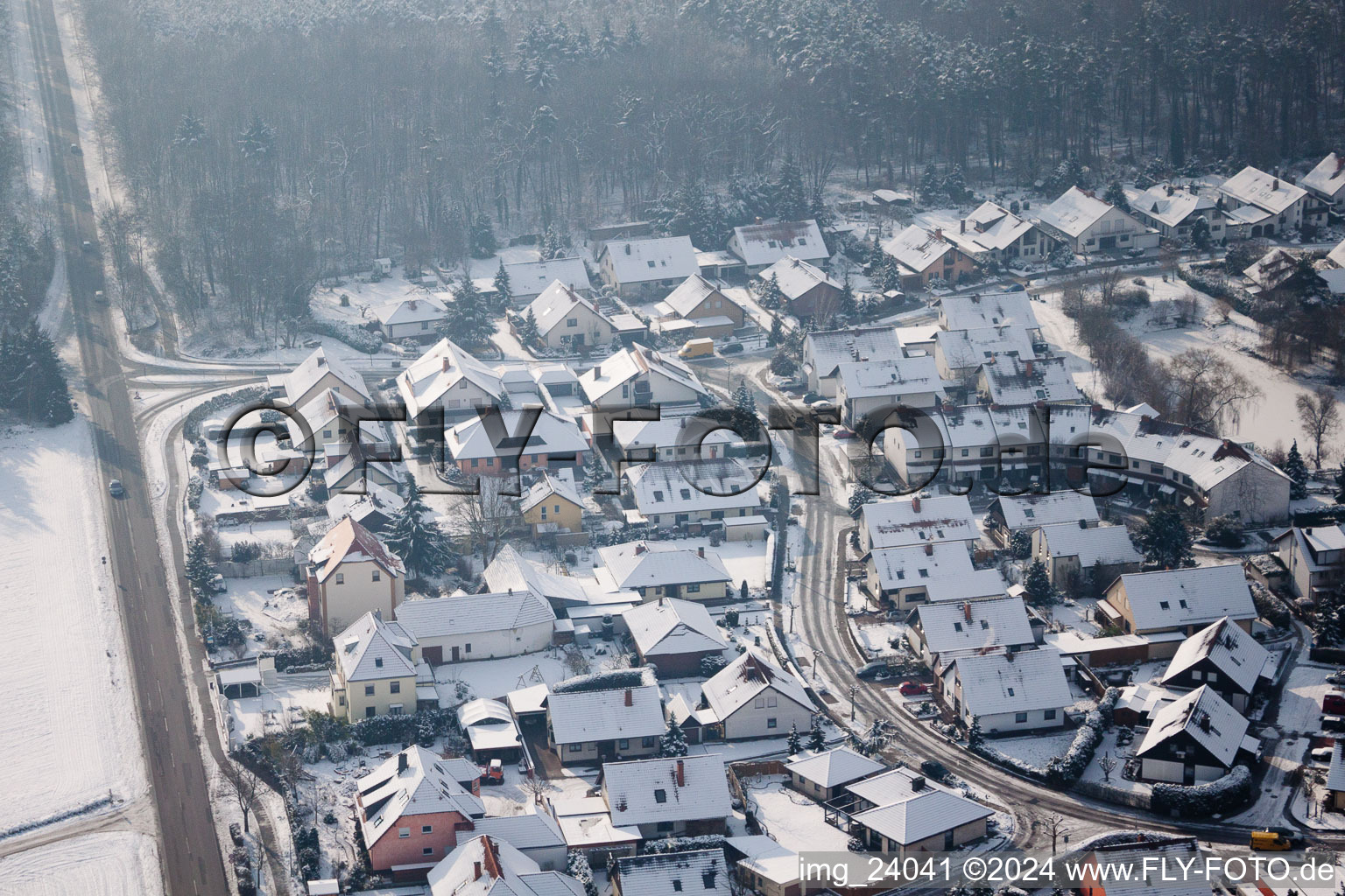 New development area Tongruben in Rheinzabern in the state Rhineland-Palatinate, Germany viewn from the air