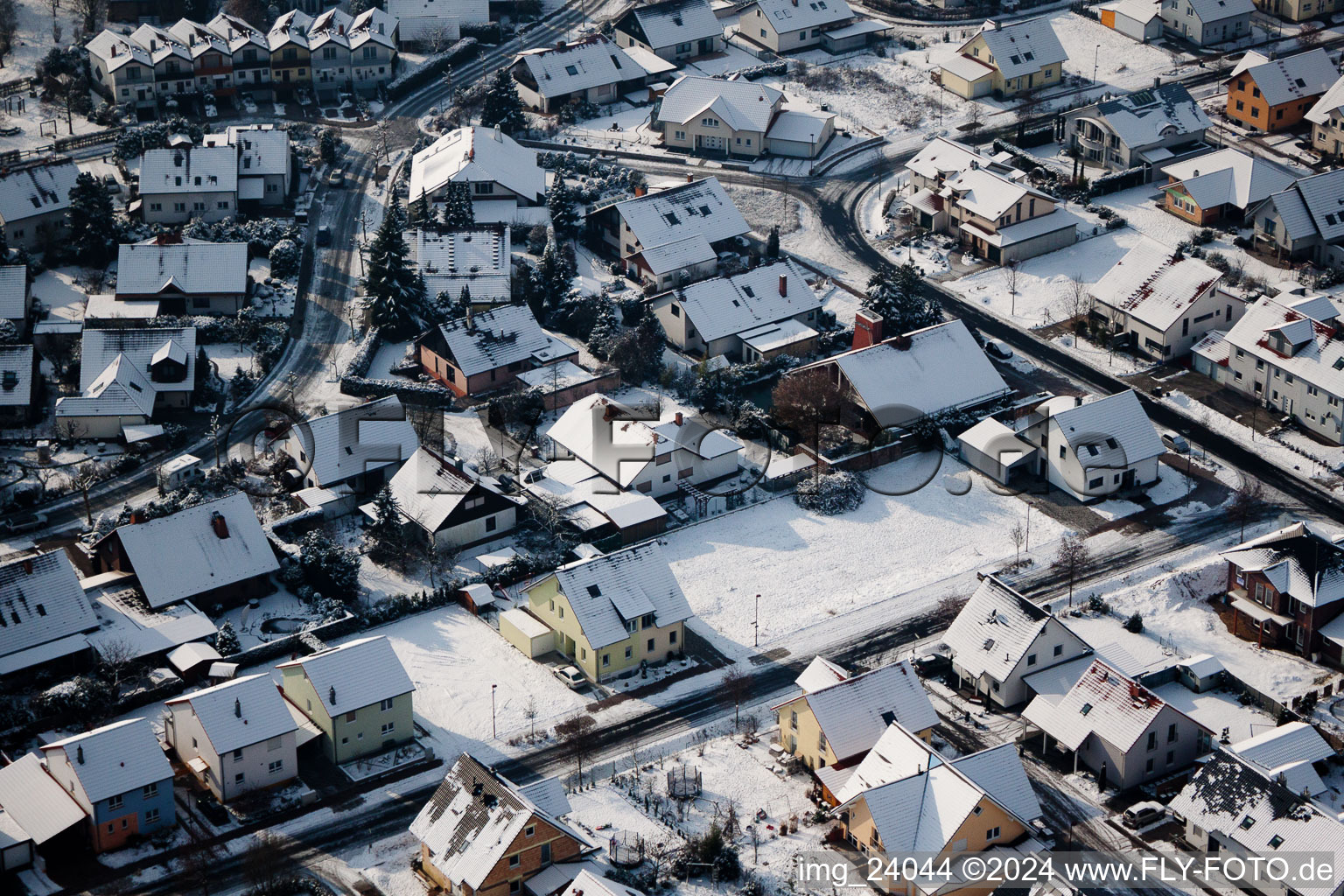 New development area Tongruben in Rheinzabern in the state Rhineland-Palatinate, Germany from the drone perspective