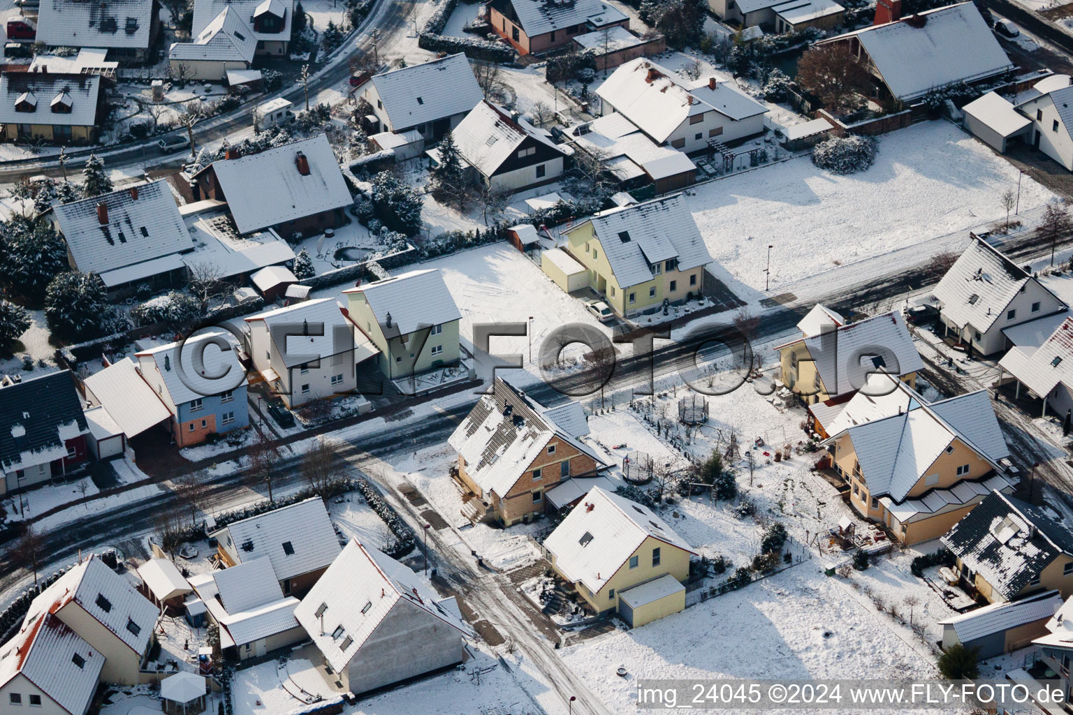 New development area Tongruben in Rheinzabern in the state Rhineland-Palatinate, Germany from a drone