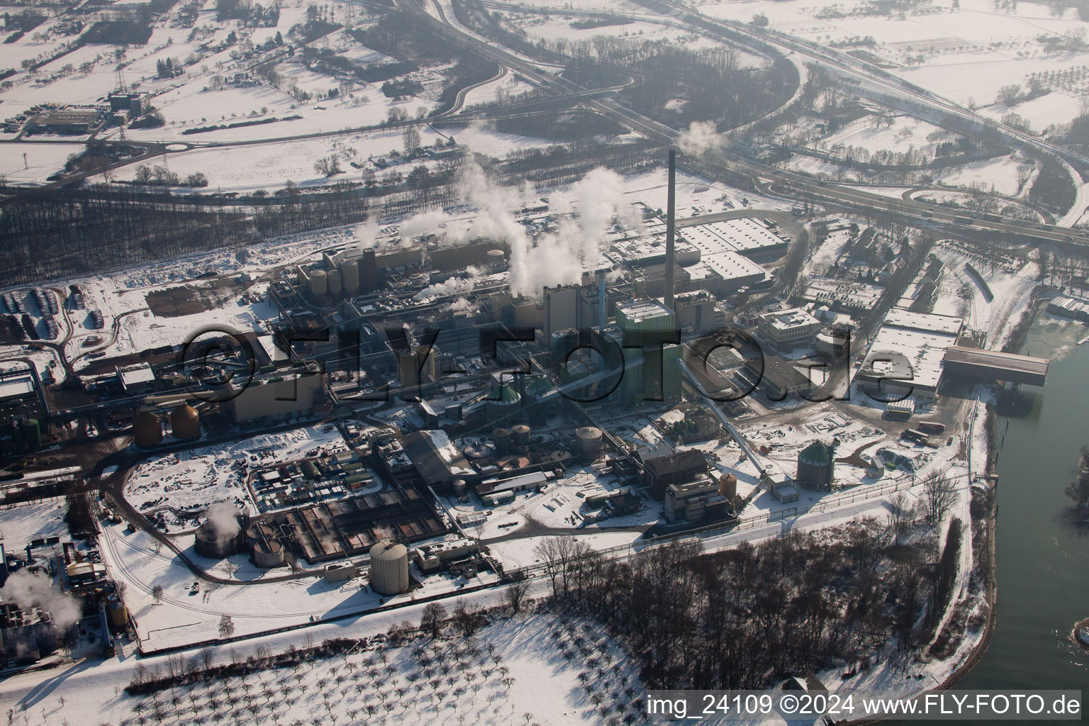 Maxau, Stora Enso paper mill in winter in the district Knielingen in Karlsruhe in the state Baden-Wuerttemberg, Germany