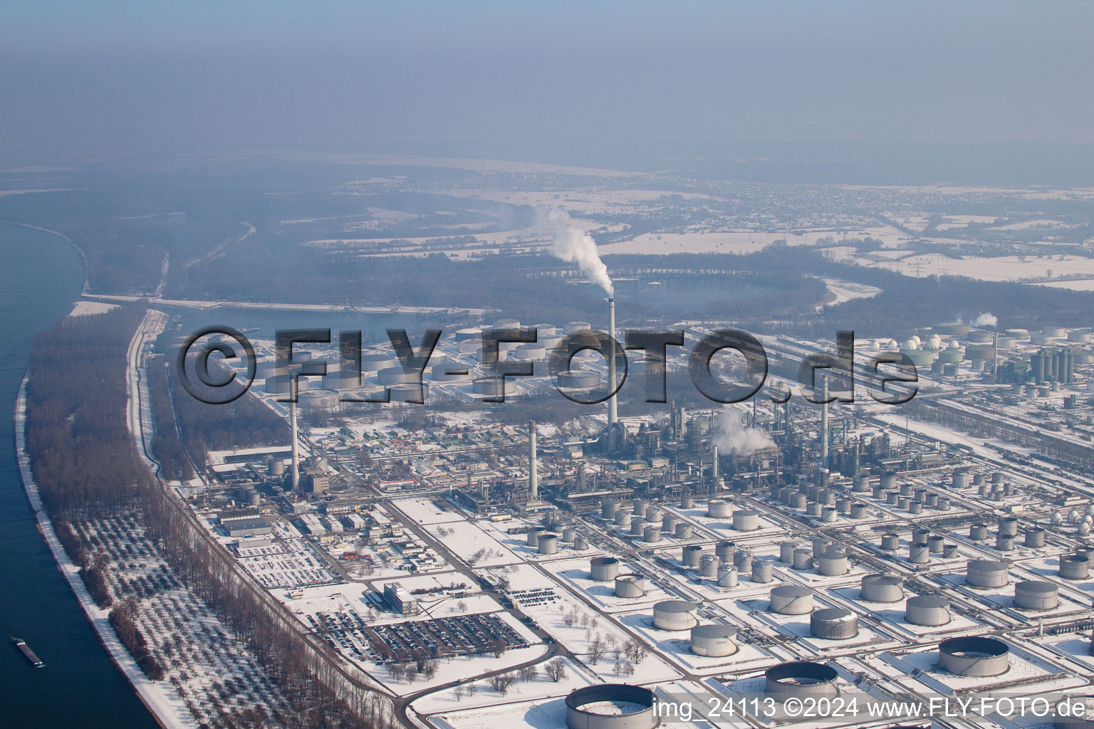 Refineries in the district Knielingen in Karlsruhe in the state Baden-Wuerttemberg, Germany