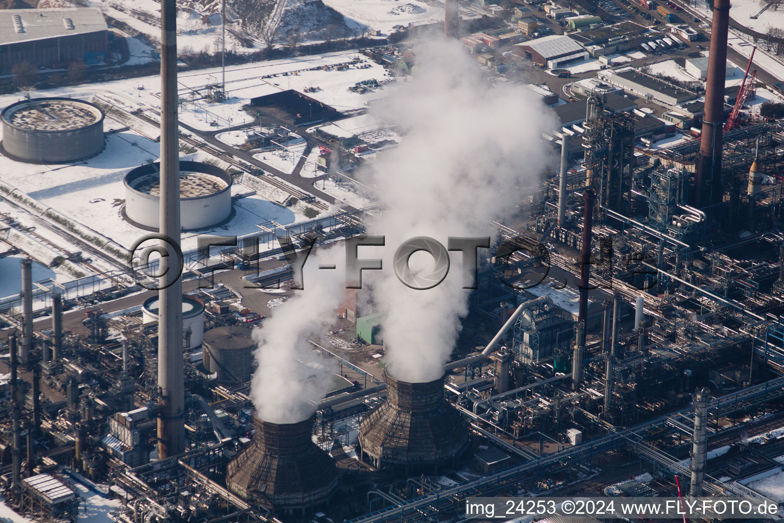 Upper Rhine Mineral Oil Works in the district Knielingen in Karlsruhe in the state Baden-Wuerttemberg, Germany seen from above