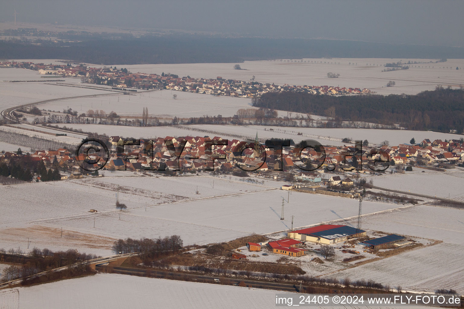 From northwest in Erlenbach bei Kandel in the state Rhineland-Palatinate, Germany