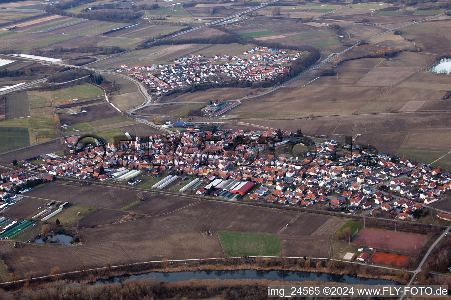 From the southeast in Neupotz in the state Rhineland-Palatinate, Germany