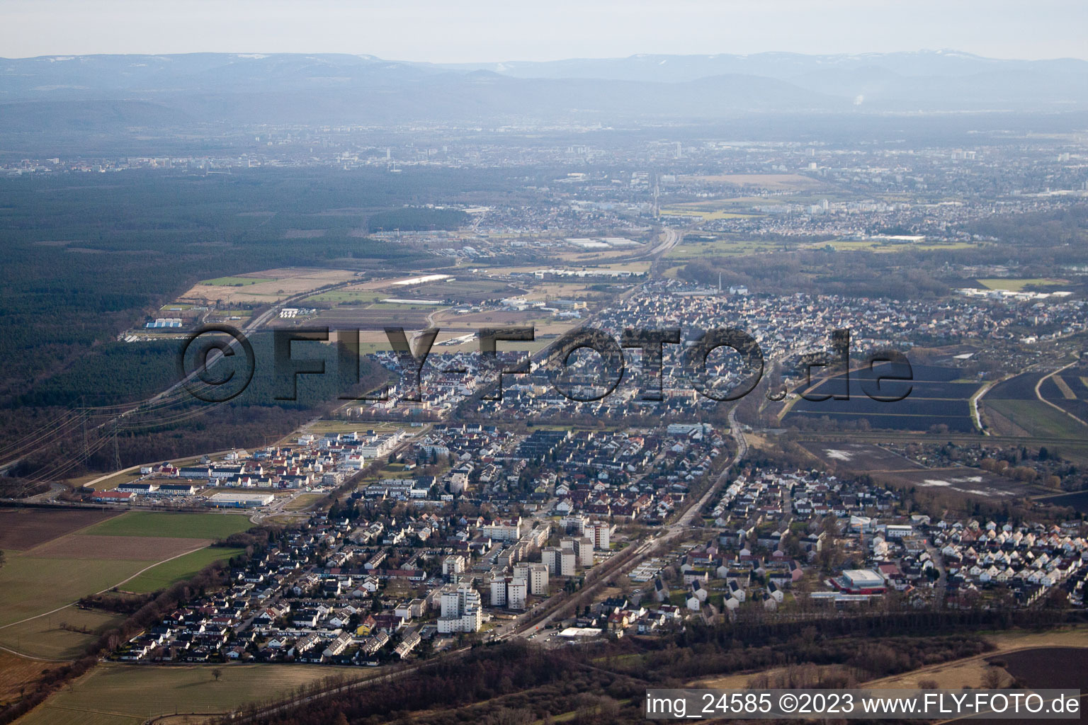 From the north in the district Eggenstein in Eggenstein-Leopoldshafen in the state Baden-Wuerttemberg, Germany