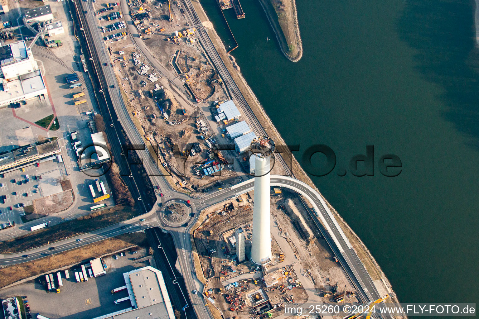 Large power plant with new construction of Block 6 in the district Neckarau in Mannheim in the state Baden-Wuerttemberg, Germany from above