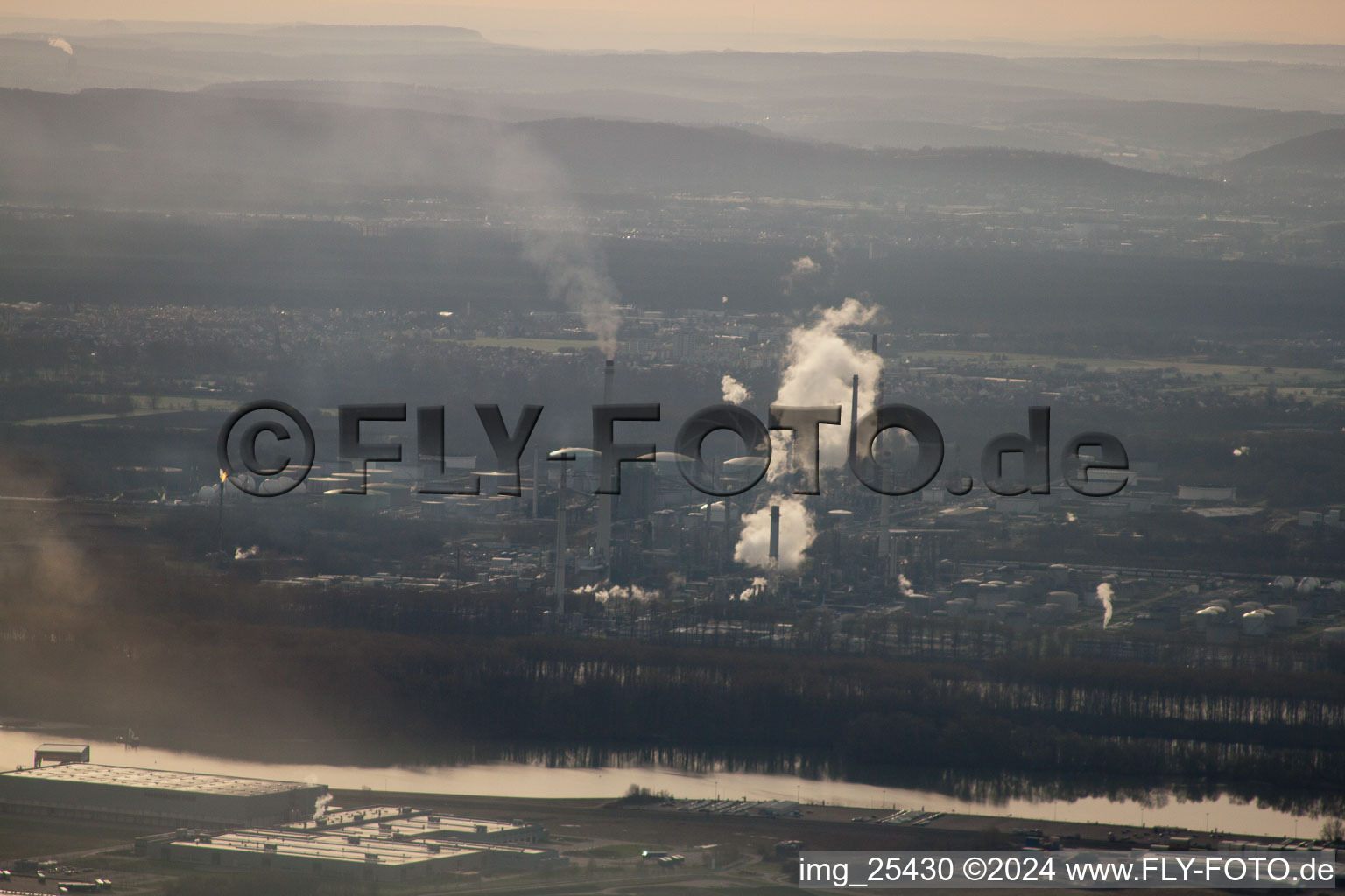 Bird's eye view of Oberwald Industrial Area in Wörth am Rhein in the state Rhineland-Palatinate, Germany