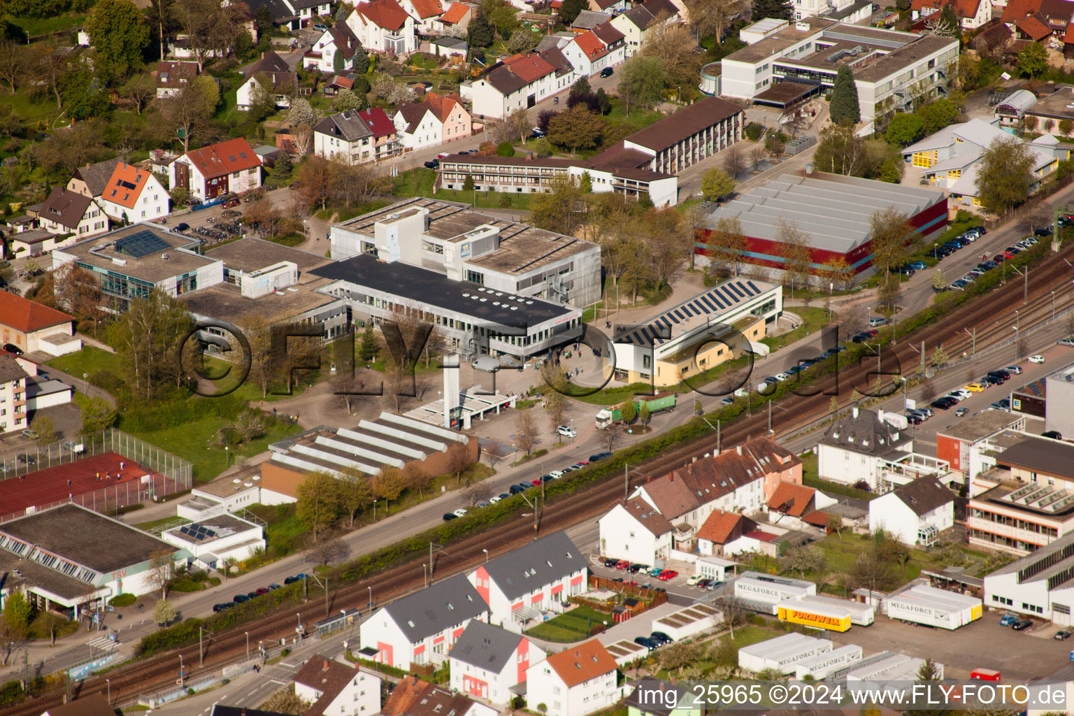 School building of the Ludwig-Marum-Gymnasium Pfinztal in the district Berghausen in Pfinztal in the state Baden-Wurttemberg from above