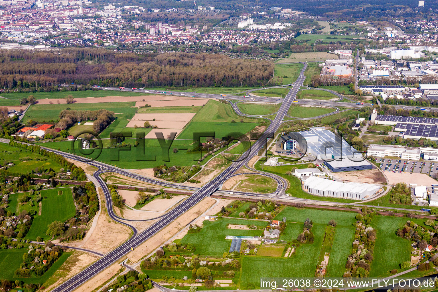 Routing and traffic lanes during the highway exit and access the motorway A 5 Karlsruhe Nord and Kreuzung B10/B3 with Gebaeude of Vollack Gruppe in the district Durlach in Karlsruhe in the state Baden-Wurttemberg, Germany