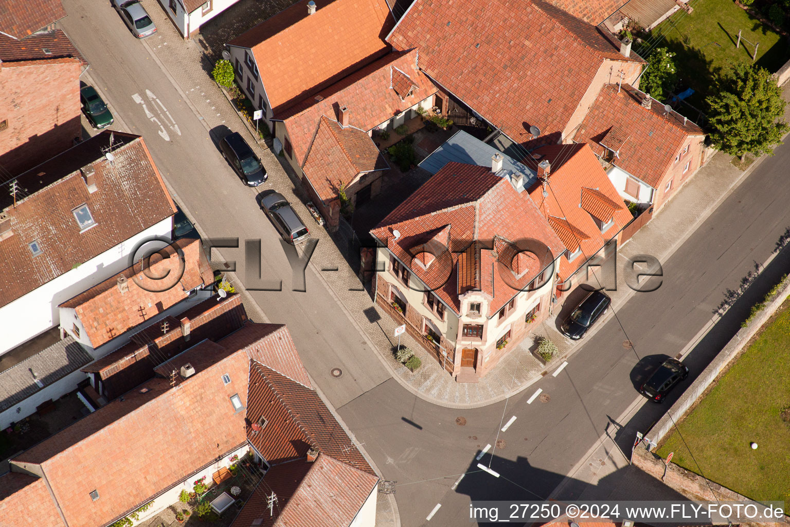 To the corner in the district Wollmesheim in Landau in der Pfalz in the state Rhineland-Palatinate, Germany