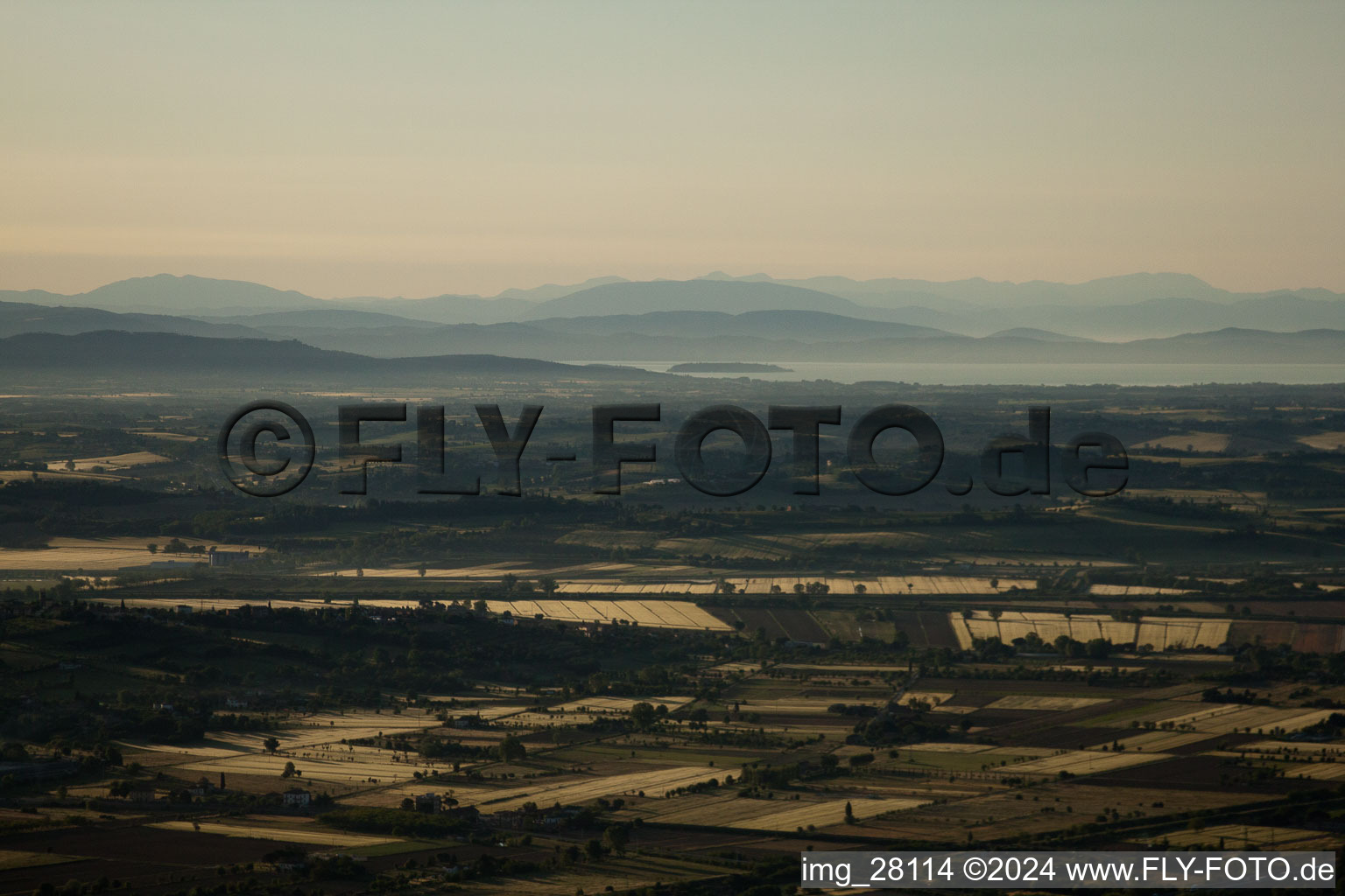 Lake Trasimeno in Lago Trasemino in the state Umbria, Italy