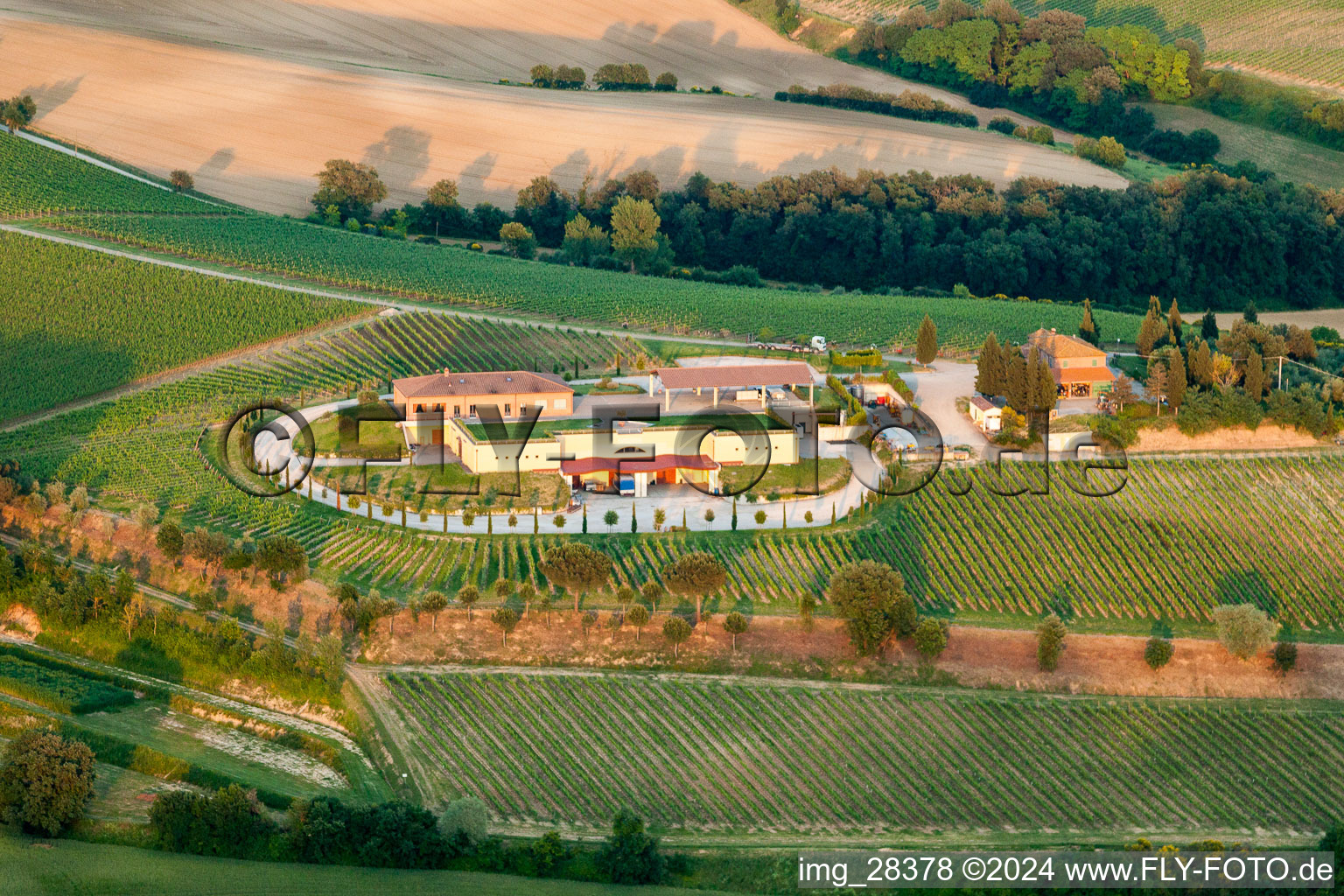 Homestead of a wine cellar Avignonesi, Via della Lodola in Montepulciano in Toskana, Italy