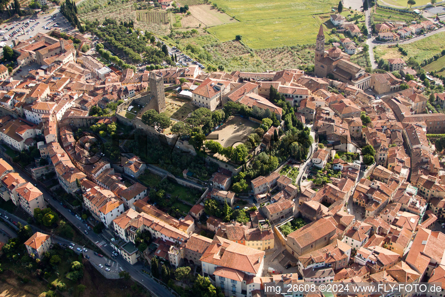 Ruins and vestiges of the former castle and fortress Castiglion Fiorentino auf der Hoehe des Berges in der Stadt in Castiglion Fiorentino in Toscana, Italy