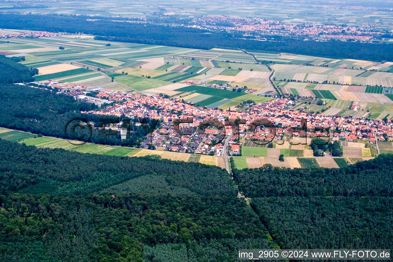 From the south in Hatzenbühl in the state Rhineland-Palatinate, Germany