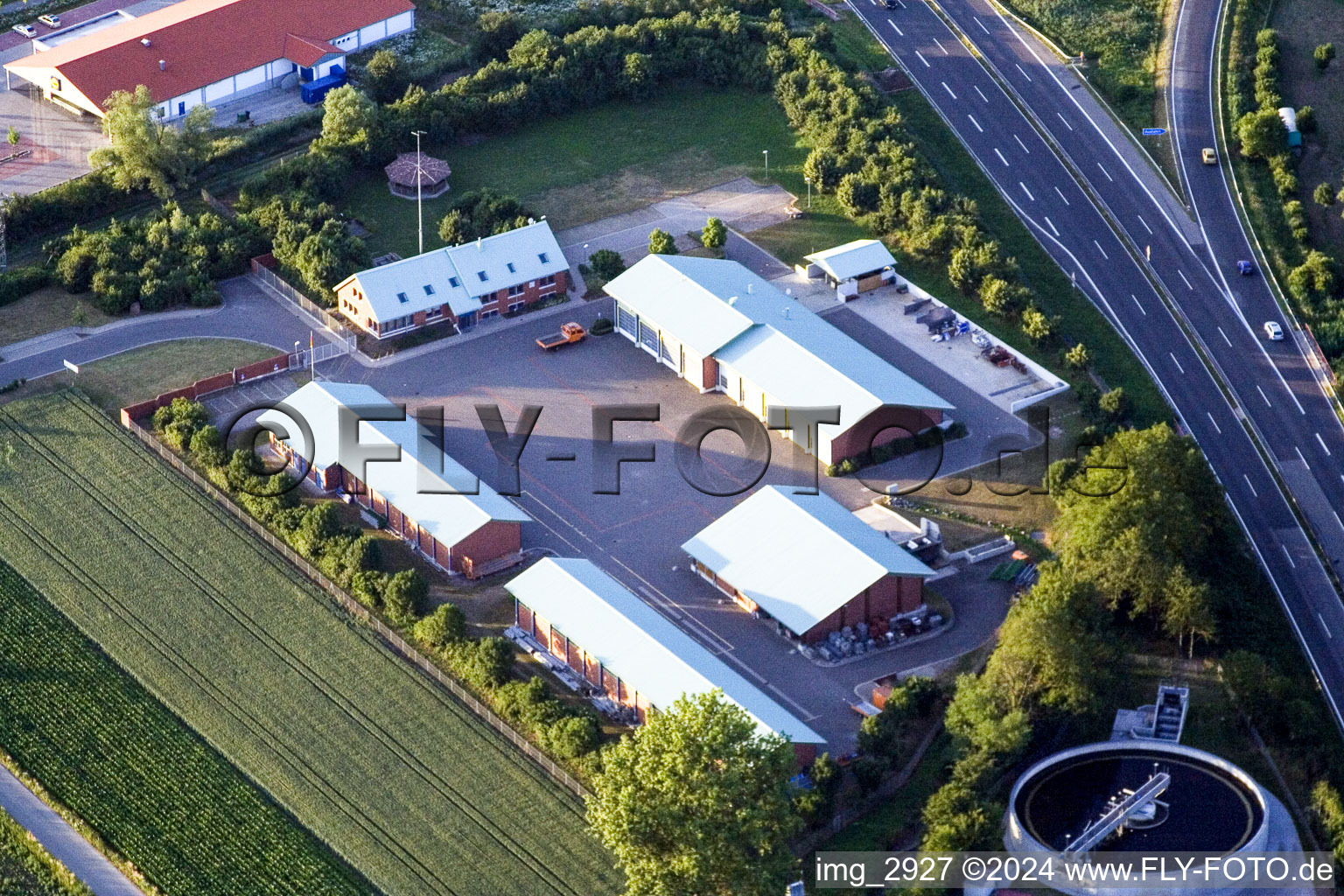 Routing and traffic lanes during the highway exit and access the motorway A 65 and Highway mastery Kandel in Kandel in the state Rhineland-Palatinate