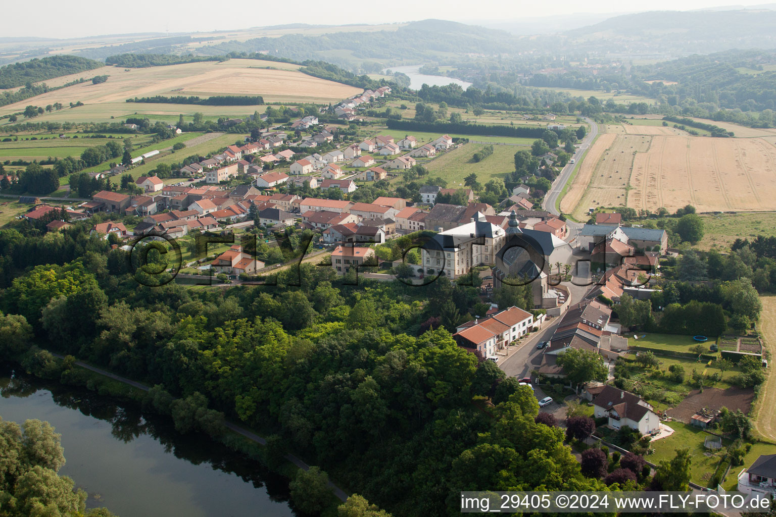 Village on the river bank areas of the river Mosel in Berg-sur-Moselle in Grand Est, France