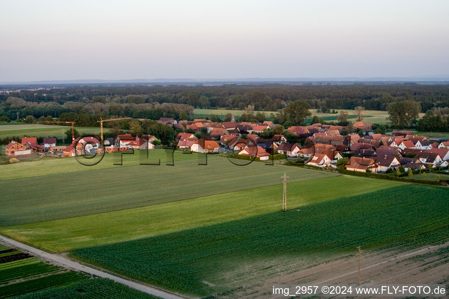 From the northwest in Herxheimweyher in the state Rhineland-Palatinate, Germany