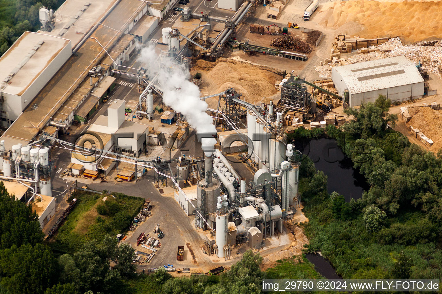 Aerial view of Building and production halls on the premises of Nolte Holzwerkstoff GmbH & Co. KG in Germersheim in the state Rhineland-Palatinate, Germany