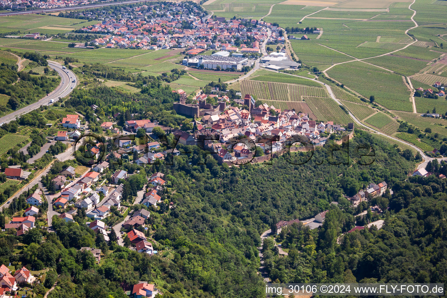 From the west in Neuleiningen in the state Rhineland-Palatinate, Germany