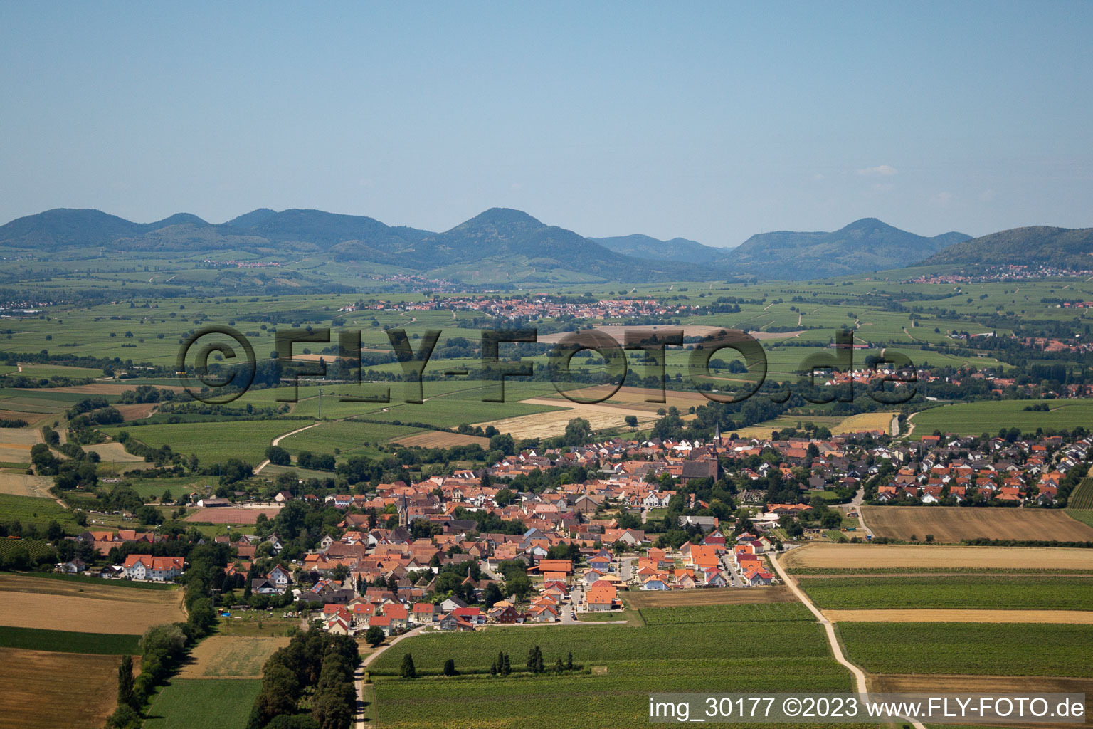 Aerial view of From the east in Essingen in the state Rhineland-Palatinate, Germany
