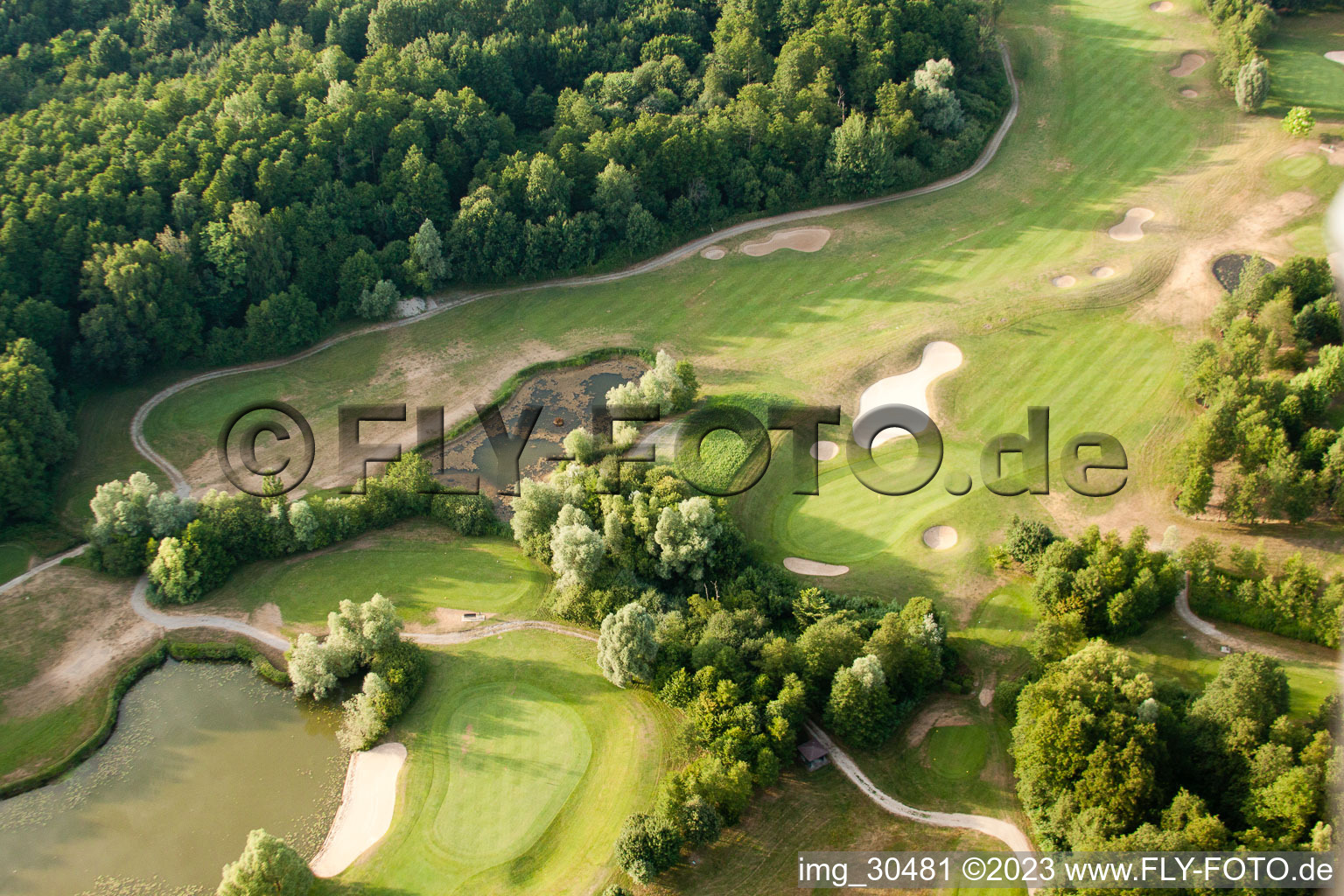 Golf club Soufflenheim Baden-Baden in Soufflenheim in the state Bas-Rhin, France viewn from the air