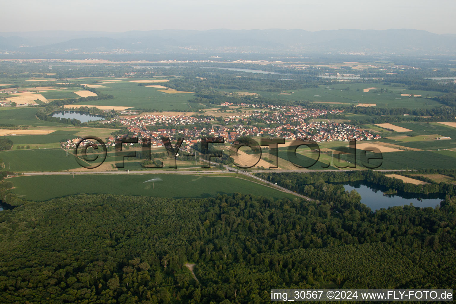 From the west in Rountzenheim in the state Bas-Rhin, France