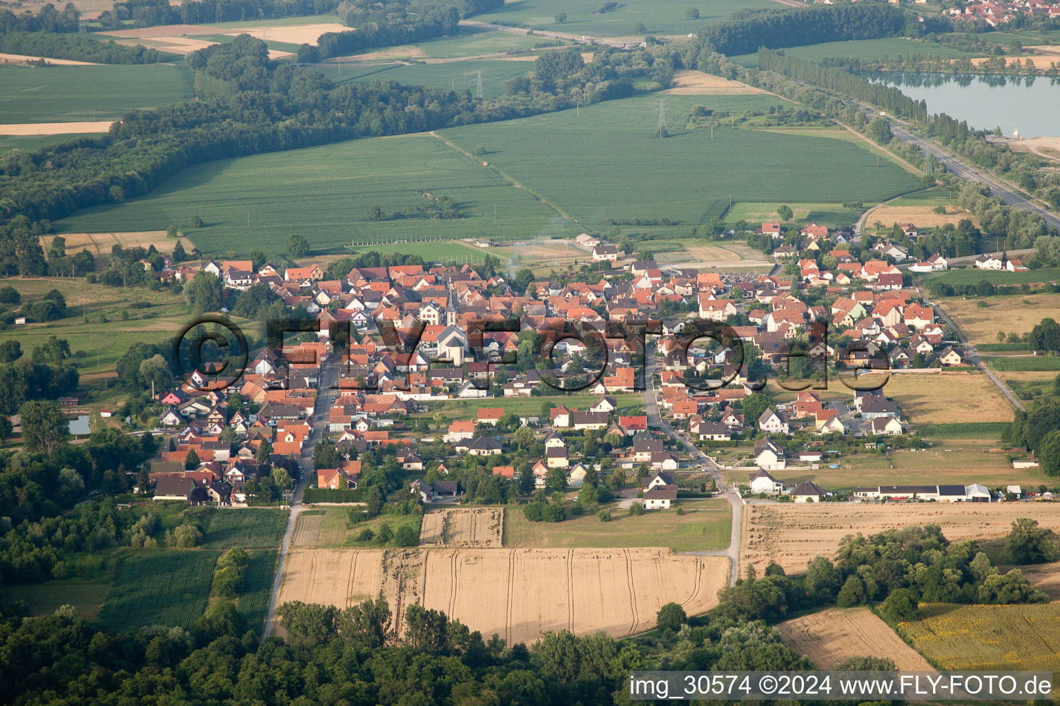 From the southwest in Leutenheim in the state Bas-Rhin, France