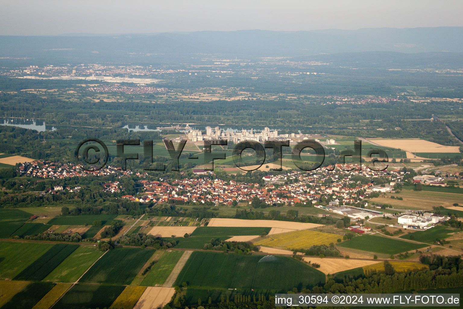 From the west in Beinheim in the state Bas-Rhin, France