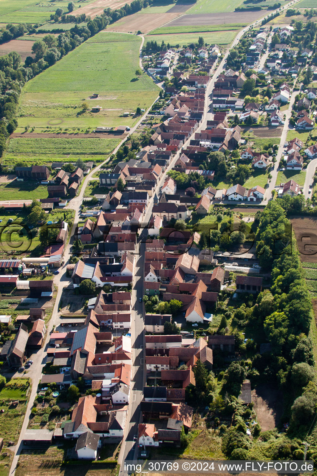 From the east in Herxheimweyher in the state Rhineland-Palatinate, Germany