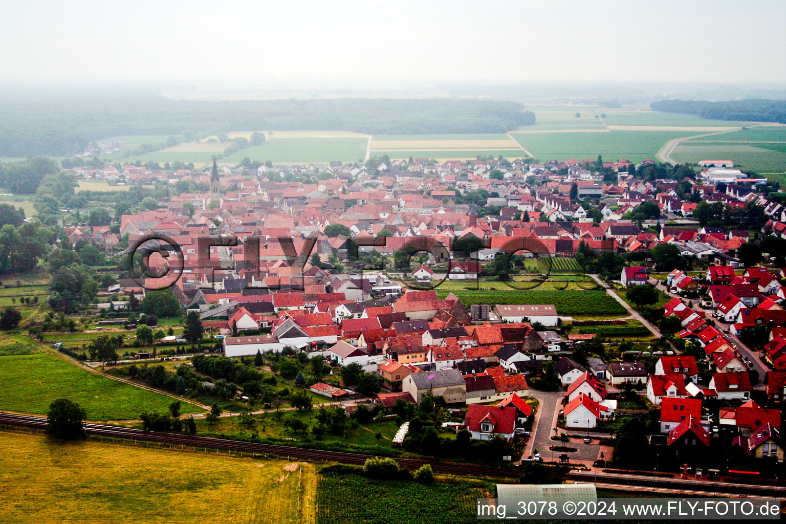 From the west in Steinweiler in the state Rhineland-Palatinate, Germany