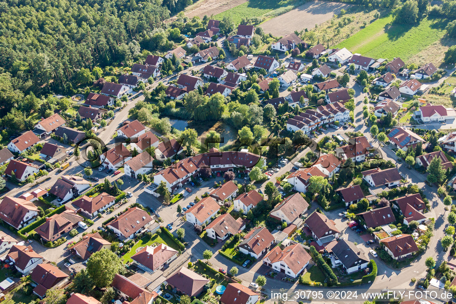 Luxury villas in residential area of single-family settlement on den Tongruben in Rheinzabern in the state Rhineland-Palatinate, Germany