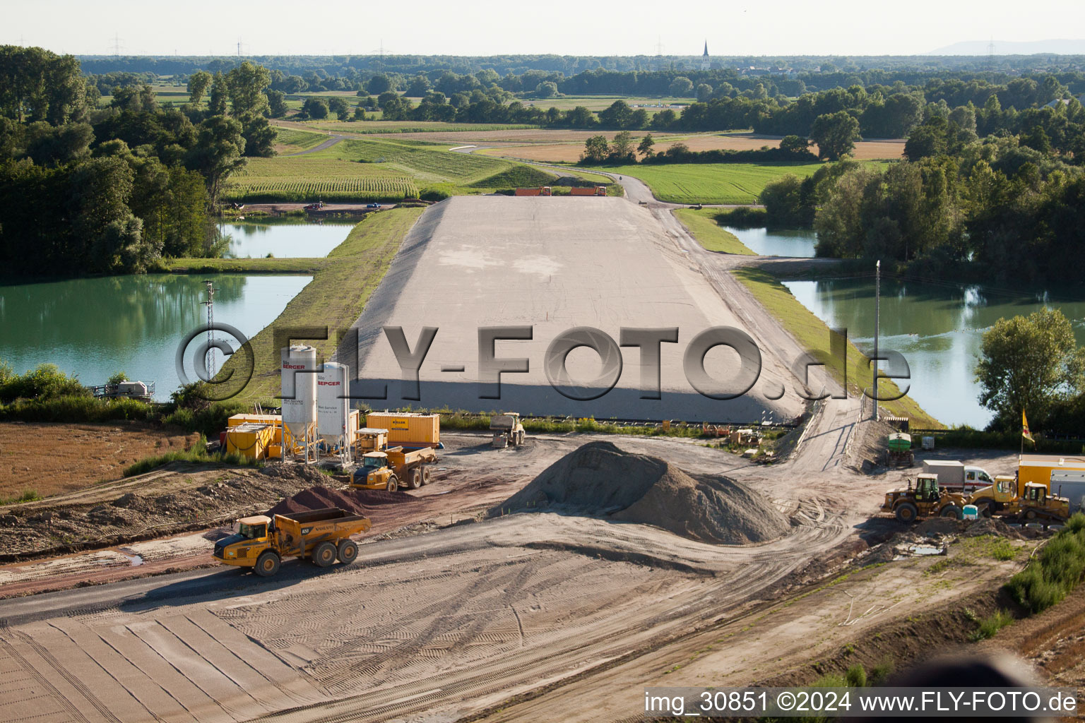 Aerial photograpy of Polder construction: Hoover Dam on the quarry lake? in Neupotz in the state Rhineland-Palatinate, Germany