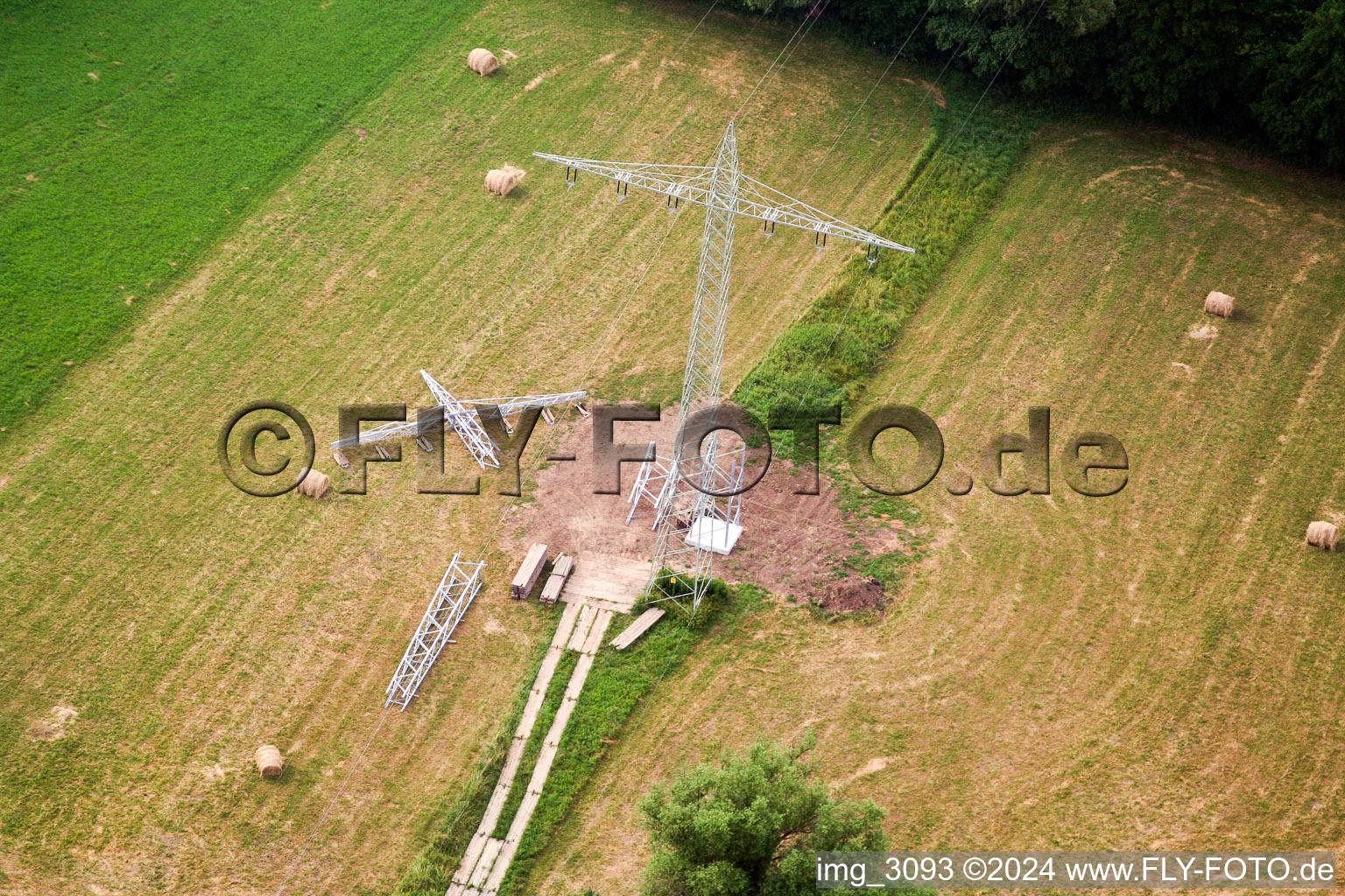 Renewal of high-voltage pylon on Bachweg in Kandel in the state Rhineland-Palatinate, Germany