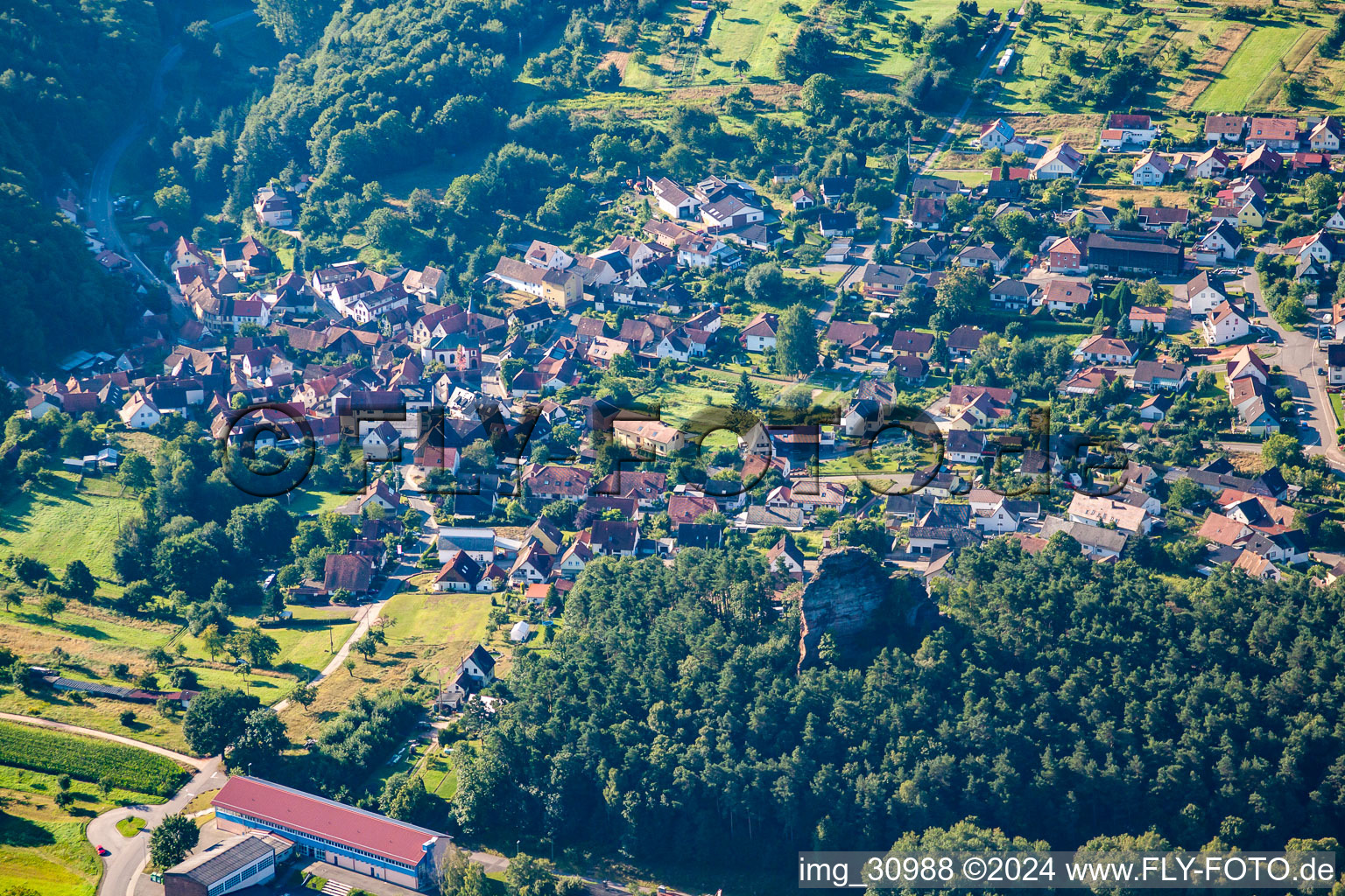 From northwest in the district Stein in Gossersweiler-Stein in the state Rhineland-Palatinate, Germany