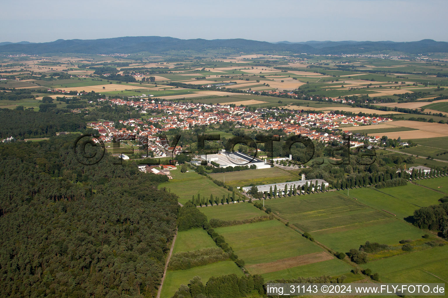 From the southeast in the district Schaidt in Wörth am Rhein in the state Rhineland-Palatinate, Germany