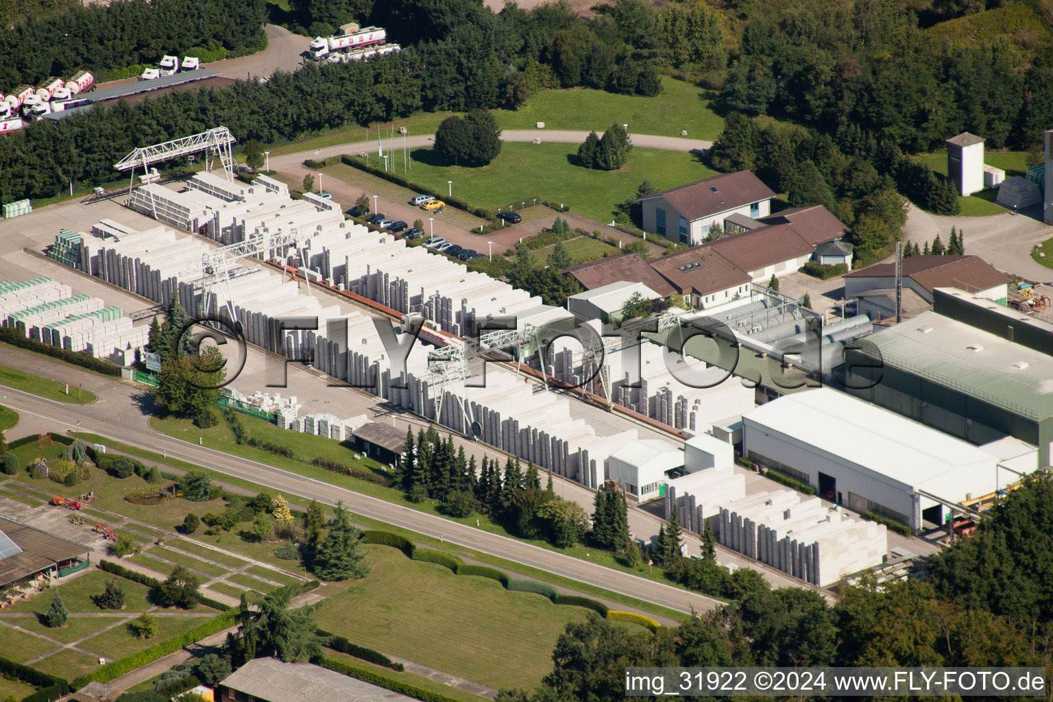 Aerial view of Building and production halls on the premises of Heidelberger Kalksandstein GmbH - factory Durmersheim in Durmersheim in the state Baden-Wurttemberg