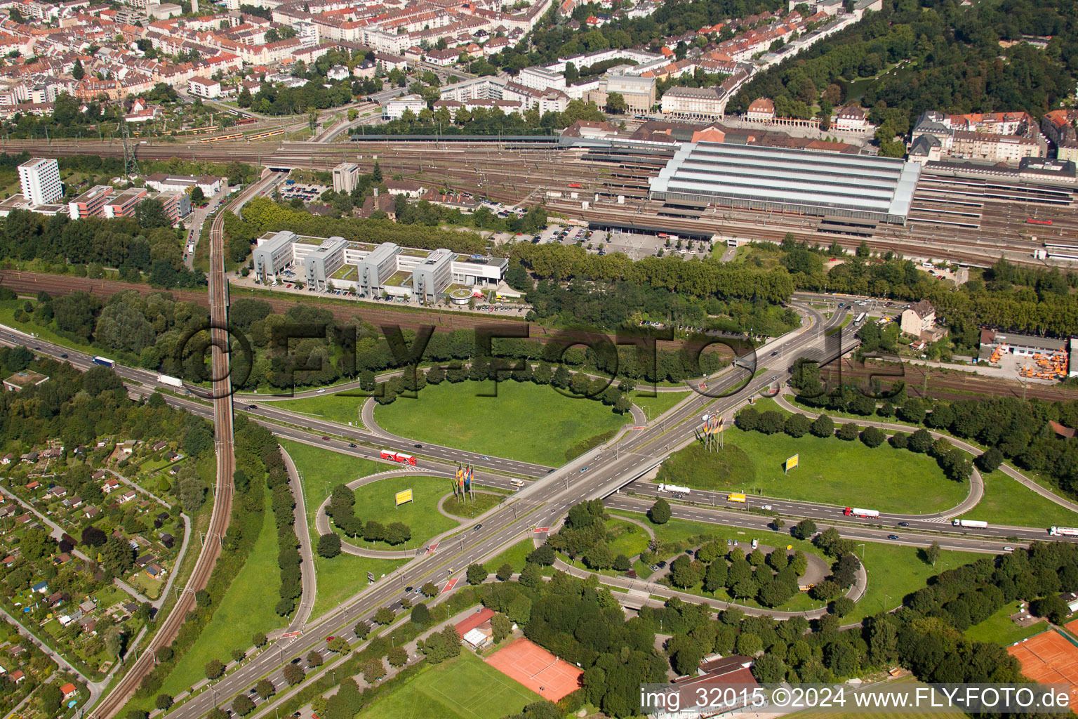 Oblique view of Traffic flow at the intersection- motorway Suedtangente to A5 Karlsruhe Ettlingen vor dem Edeltrudtunnel in Karlsruhe in the state Baden-Wurttemberg