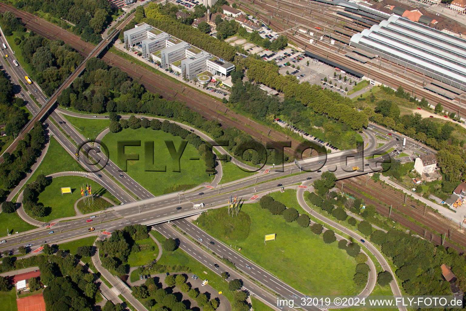 Traffic flow at the intersection- motorway Suedtangente to A5 Karlsruhe Ettlingen vor dem Edeltrudtunnel in Karlsruhe in the state Baden-Wurttemberg from above