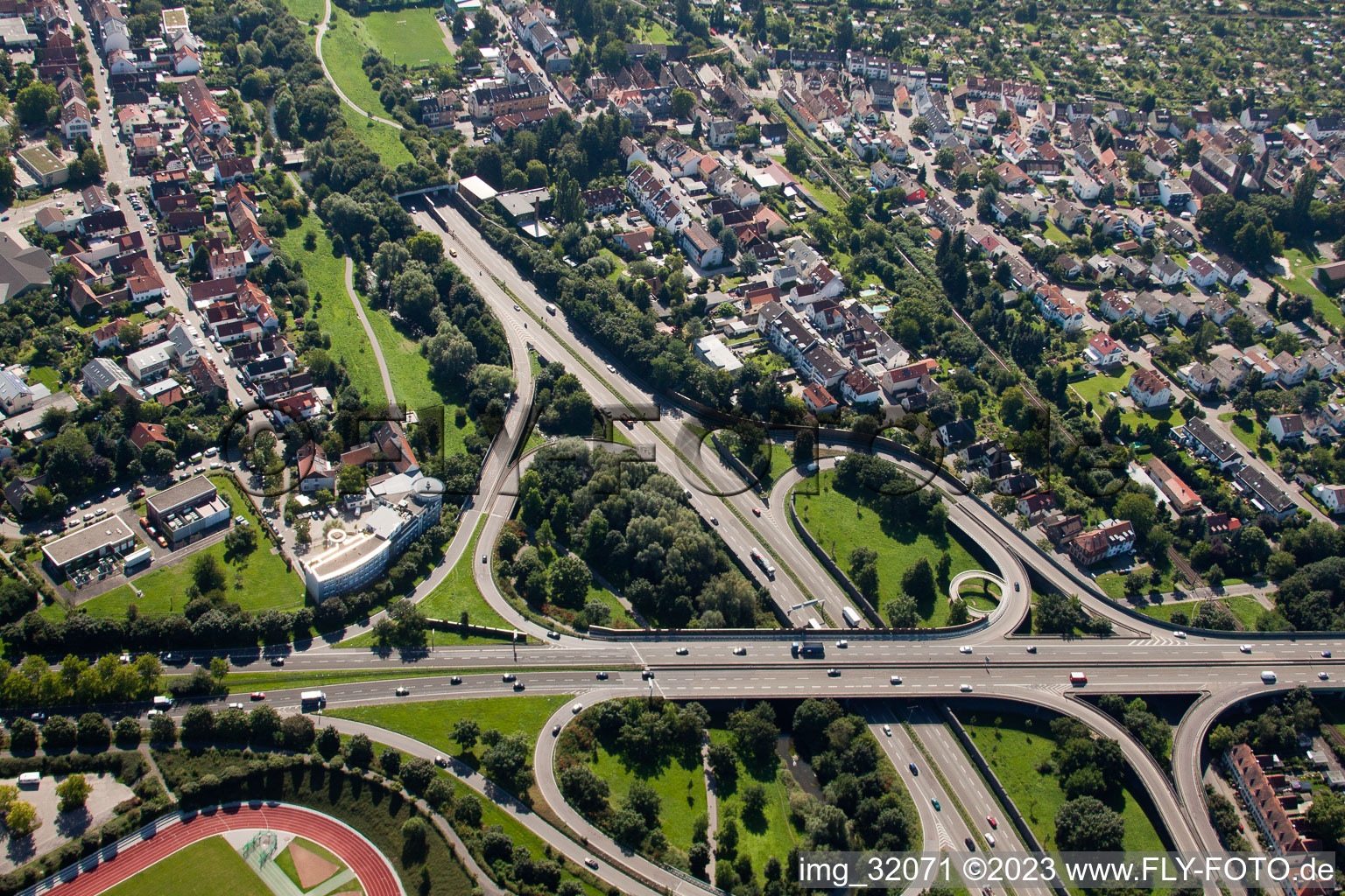 Traffic flow at the intersection- motorway Suedtangente to A5 Karlsruhe Ettlingen vor dem Edeltrudtunnel in Karlsruhe in the state Baden-Wurttemberg seen from above