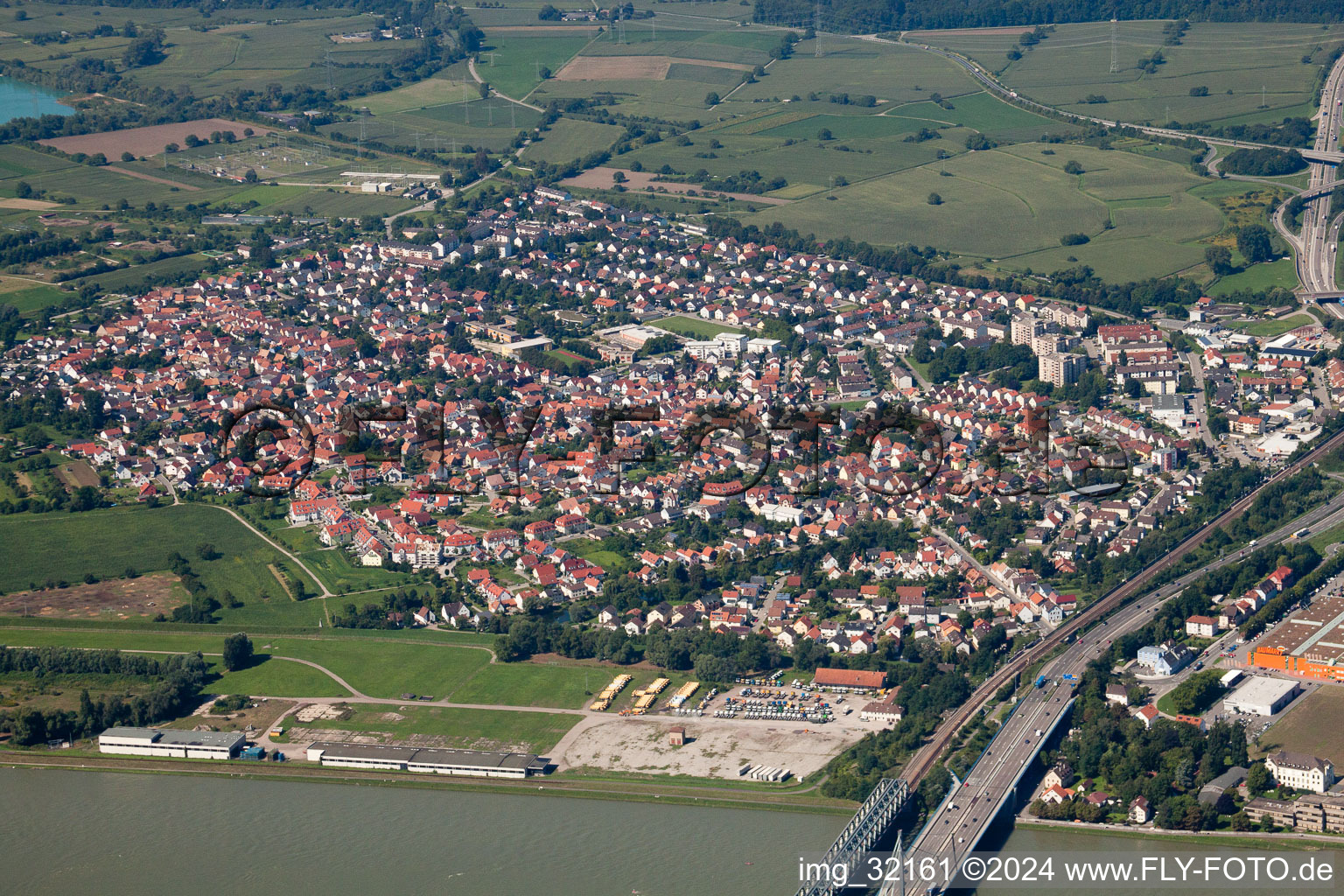 From northeast in the district Maximiliansau in Wörth am Rhein in the state Rhineland-Palatinate, Germany