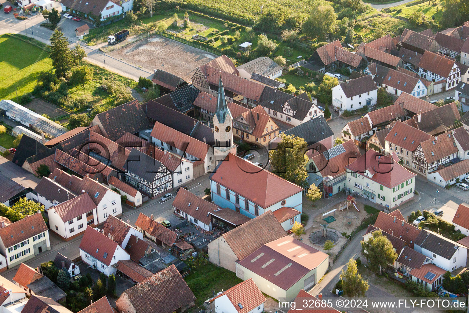 From NO in Erlenbach bei Kandel in the state Rhineland-Palatinate, Germany