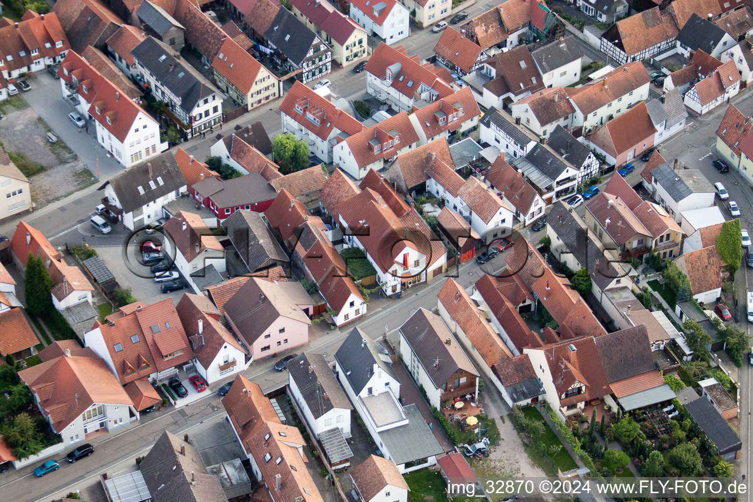 Aerial photograpy of Juiststraße, Restaurant Zum Schloddrer in Kandel in the state Rhineland-Palatinate, Germany